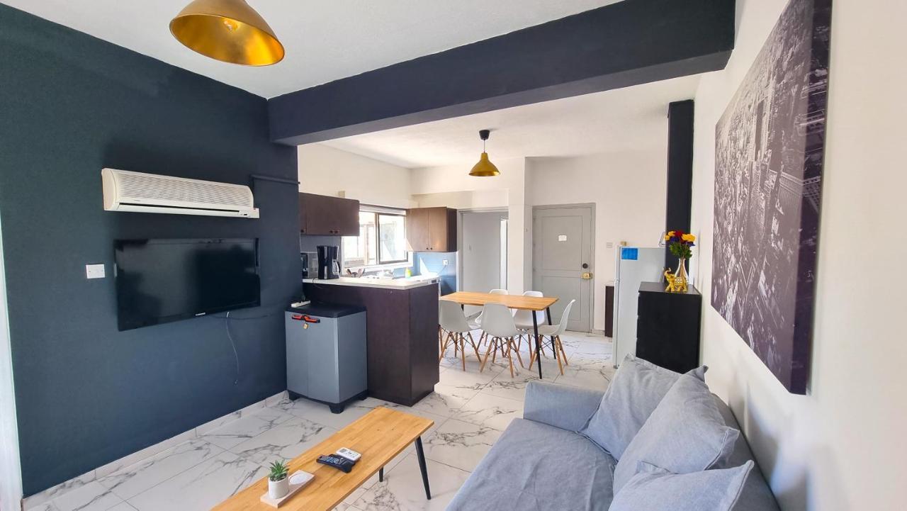 Cozy Beach Apt, Near Airport With 100Mbit Internet Larnaca Bagian luar foto