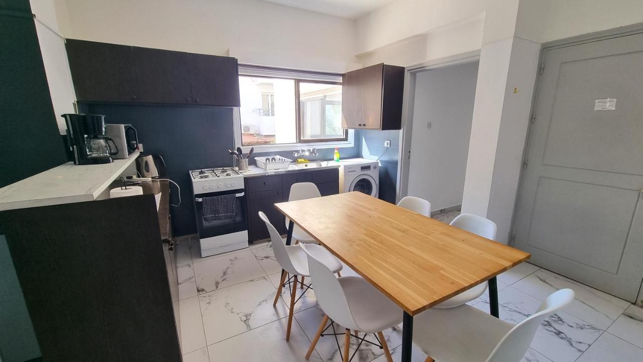 Cozy Beach Apt, Near Airport With 100Mbit Internet Larnaca Bagian luar foto